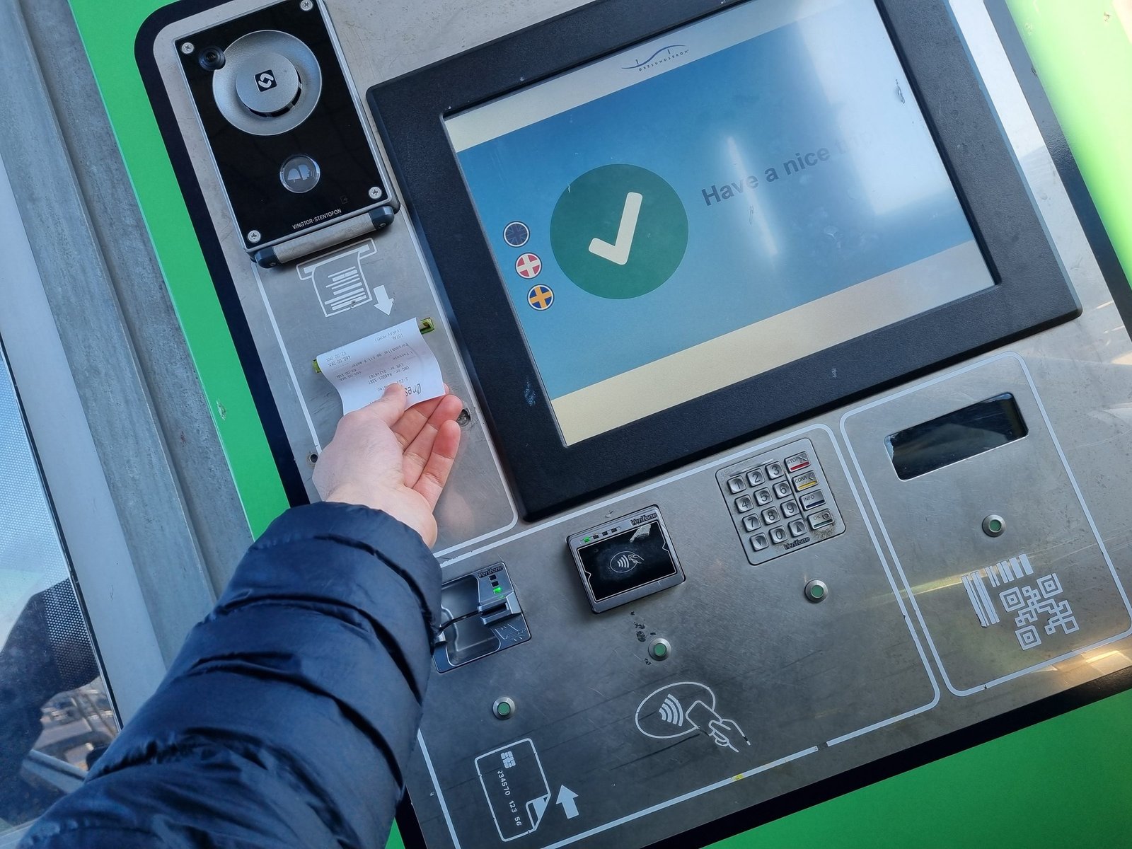 Tiemaksu maksettu Juutinrauman sillan tietulliasemalla Lernackenissa, kuitti tulee automaatista